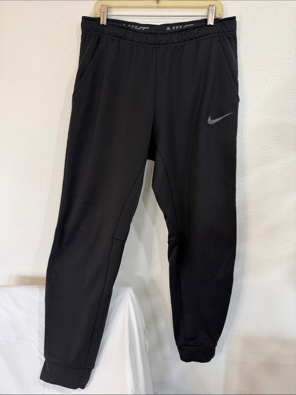 Nike Black Therma-fit Jogger Sweatpants with Gray Swoosh